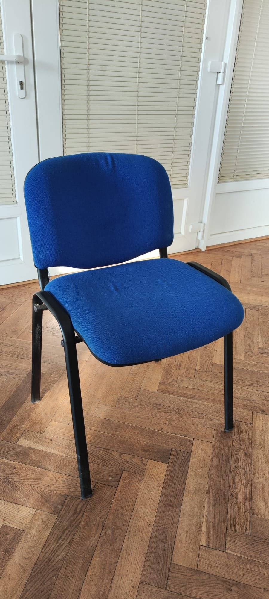 Obecní úřad Vlčice nabízí k prodeji použité vybavení ze sálu a obecního klubu. K dispozici: židle - cena 100Kč/kus stoly - cena 200kč/kus Bližší informace na obecním úřadě nebo na tel. 603 707 255 725 501 453