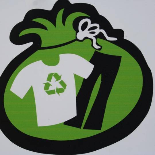 Vážení občania!  Obec organizuje zber nepotrebného textilu a šatstva.