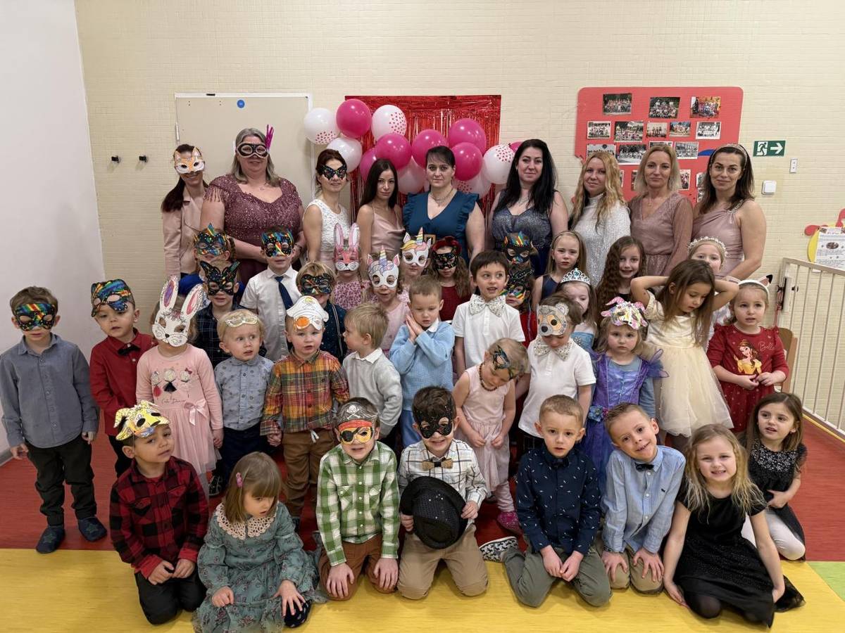 V naší mateřské škole se uskutečnila výjimečná událost – školkový ples, na který se děti velmi těšily. A že to byla opravdu slavnostní chvíle!