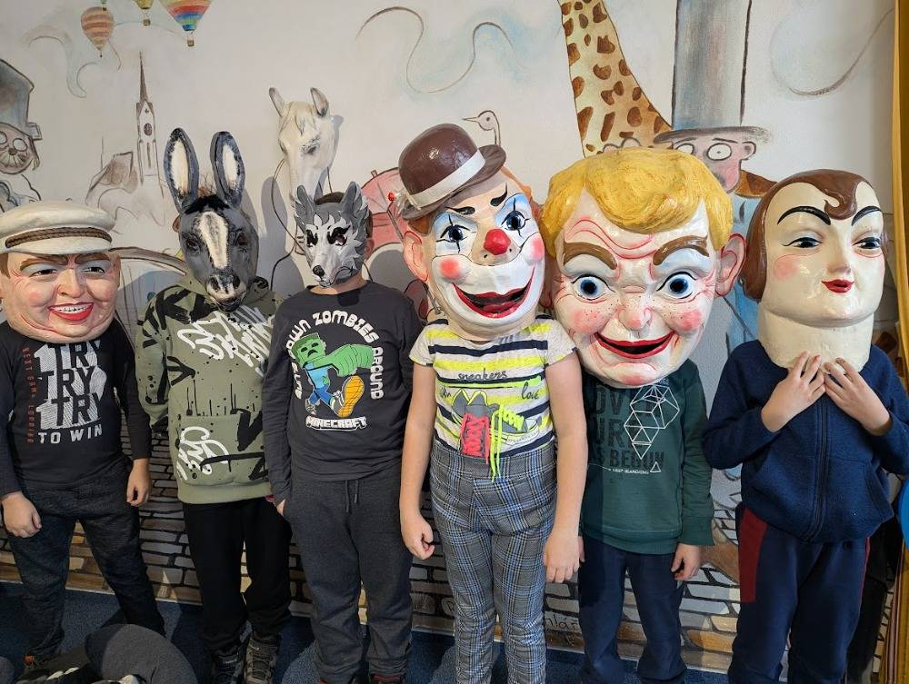 Masopustní čas zahájily děti ze 3. A v Milevsku...