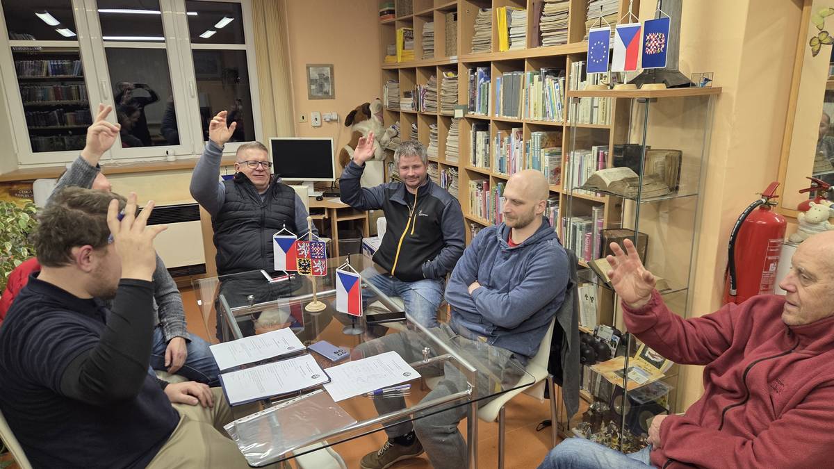 V úterý 10. 2. 2026 se v knihovně ve Skrchově konala ustavující schůze sboru dobrovolných hasičů. Na programu byla volba statutárních orgánů sboru. V nejbližší době proběhne nábor členské základny mezi občany obce.