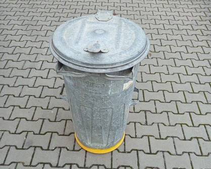 Výměna nádob na komunální odpad Obec zajistila nové čipované plastové popelnice na komunální odpad o objemu 120 l, jako náhradu za nevyhovující popelnice kovové, které se do budoucna přestanou vyvážet. Čipované popelnice, dle Vašich požadavků z roku 2025, si můžete osobně vyzvednout na dílně, kde Vám je vydají zaměstnanci obce, a to od pondělí 16. do pátku 20. února 2026, vždy v době od 08:00 do 15:00 hodin. Staré kovové popelnice se nevracejí, zůstávají Vám. starosta obce