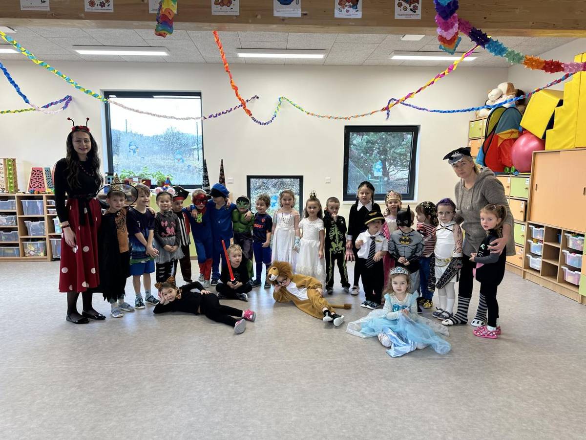 Ve čtvrtek 12. února 2026 proběhl v naší MŠ karneval. Děti přišly v krásných maskách a užily si dopoledne plné her a soutěží.