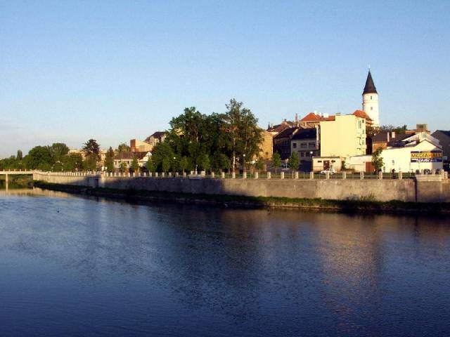 Český statistický úřad provádí výběrové šetření „Životní podmínky 2026“, které potrvá do 21. června. Do šetření jsou na základě náhodného výběru zapojeny vybrané přerovské domácnosti, které navštěvují vyškolení tazatelé ČSÚ. Ti se prokazují oficiálním průkazem tazatele a průkazem zaměstnance ČSÚ nebo dokladem totožnosti. Zjišťování probíhá při plném zachování anonymity a ochrany osobních údajů.