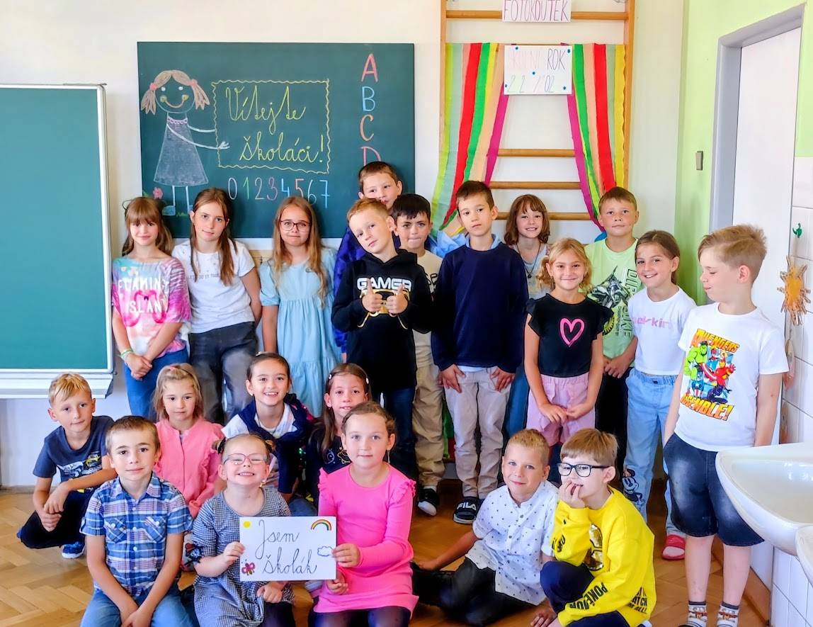 V pondělí 1.9.2025 jsme slavnostně zahájili nový školní rok! Všem dětem přejeme mnoho úspěchů!