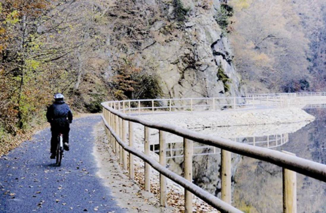 Vážení občané, rádi bychom Vás touto cestou požádali o zapojení do online průzkumu zaměřeného na mapování názoru obyvatel na vybavenost naší obce a jeho okolí cyklistickou infrastrukturou.