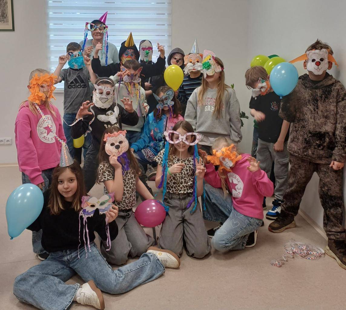 Žáci 3. A a školní družiny se ponořili do světa masopustních tradic –povídali si o maskách, hudbě i dobrotách, které k tomuto veselému období patří.