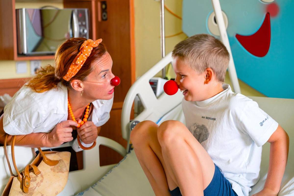 Město Dačice obdrželo certifikát od organizace Zdravotní klaun, o. p. s. a zároveň bude ve spolupráci pokračovat – rada města schválila finanční příspěvek na podporu jejich činnosti.