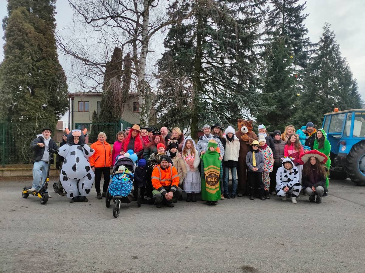 Moc děkujeme všem,kteří dorazili, zapojili se a pomohli vytvořit báječnou atmosféru - bez vás by to nebylo ono!❤️ Velké díky patří také všem sousedům, kteří otevřeli vrata a nachystali výborné pohoštění. Těšíme se na příští rok a věříme, že se opět sejdeme v tak hojném počtu, abychom udrželi tuto pěknou tradici!