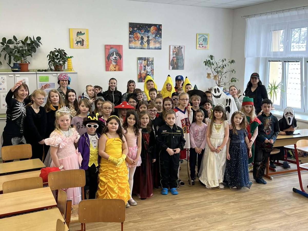Na úterý 17. února letos připadlo úterý masopustní. Žáci prvního stupně měli tedy tematickou výuku a do školy přišli v maskách.