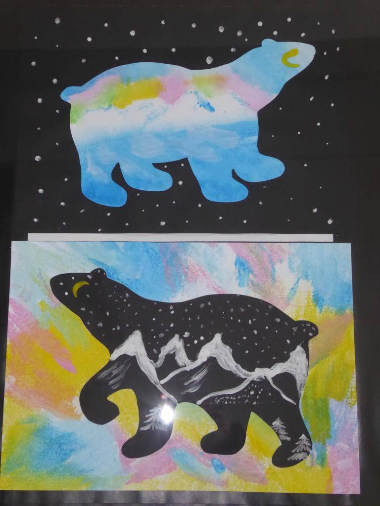 "Někdo má rád vdolky, jiný zase holky..." a kdo má rád tvoření a vyrábění, ten si u nás také přijde na své. Děti mají možnost pracovat samostatně podle vlastní fantazie nebo  se inspirovat připravenými náměty. Výsledkem jsou krásné výrobky a výtvory, které zdobí naši družinu i školu.