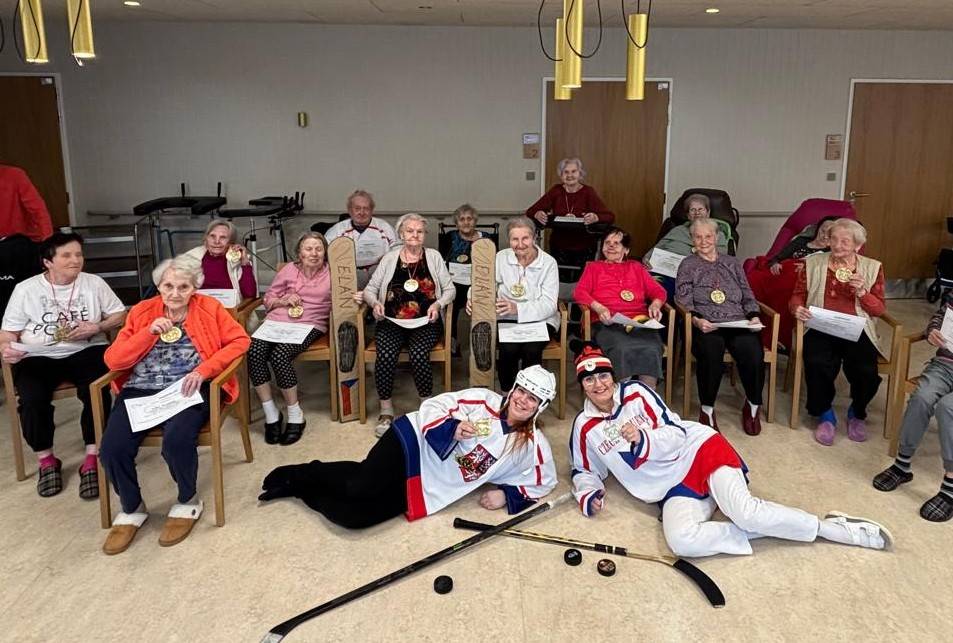 V Domově pro seniory Oblouková se tento týden konaly také Zimní olympijské hry. Klienti si mohli vyzkoušet několik zimních disciplín v bezpečné a zábavné podobě přímo v prostorách domova.