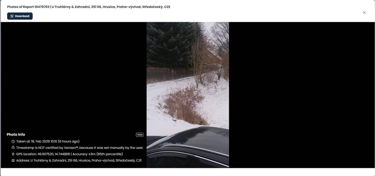 Žádáme, abyste neprakovali vozidla v křižovatce ulic U Truhlárny a Zahradní, porušováním předpisů znemožňujete svoz odpadu a provádění zimní údržby.