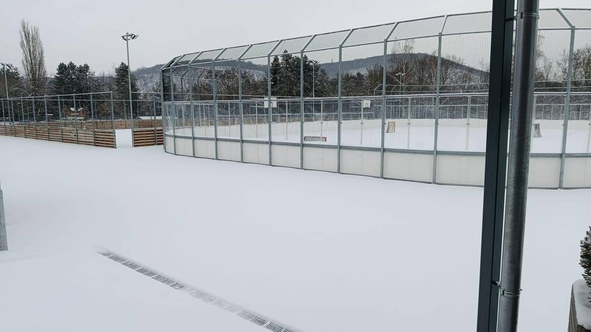 Kvůli nepříznivému počasí je ode dneška až do odvolání uzavřeno sportoviště Nad Parkem. Děkujeme za pochopení.    Info na radničním webu: https://www.mc-zbraslav.cz/sportoviste-nad-parkem-je-docasne-uzavreno/d-18053