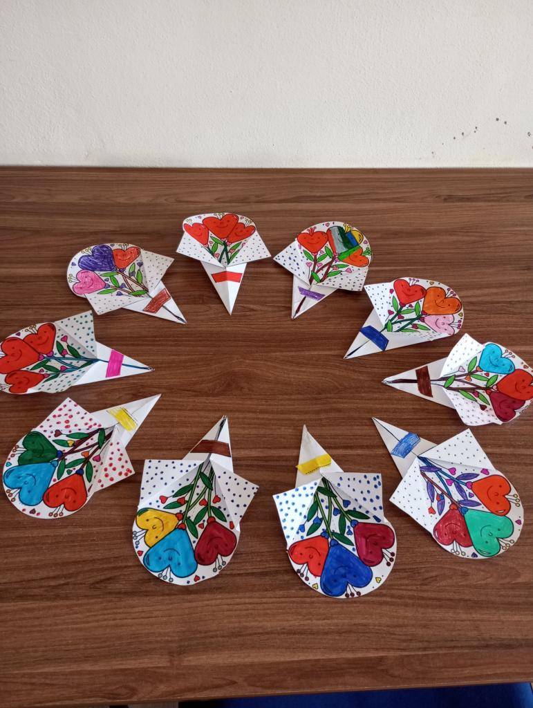 Fašiangy sú odjakživa symbolom veselosti, tanca a dobrej nálady. Inak tomu nebolo ani v našom komunitnom centre, kde sme pre deti pripravili popoludnie plné rytmu a zábavy. Hoci sme tentokrát nechali tradičné masky v skriniach, na energii a radosti to podujatiu vôbec neubralo.