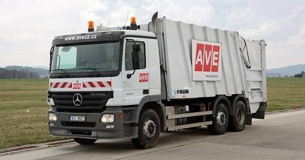 Máte vytaženou popelnici? Zítra 17.2. bude proveden svoz komunálního odpadu. Do odpadu nepatří plast, papír, bioodpad a kovy. Díky, že třídíte.