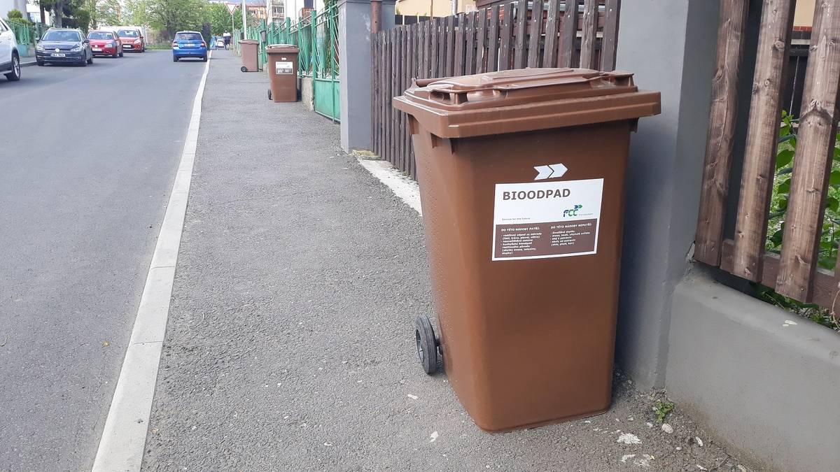 O 14 dnů dříve oproti minulým rokům začnou v Litoměřicích svozy bioodpadu. První proběhnou již 2. a 3. března.  Nadále platí, že svozy budou probíhat jednou za 14 dnů v pondělí a úterý, a to vždy v sudý týden. "Nádoby je nutné přistavit v den svozu nejpozději do šesté hodiny ranní nebo ideálně již večer předem," sdělila Lucie Weberová z odboru životního prostředí městského úřadu.  Harmonogram svozu bioodpadu v roce 2026 ZDE!