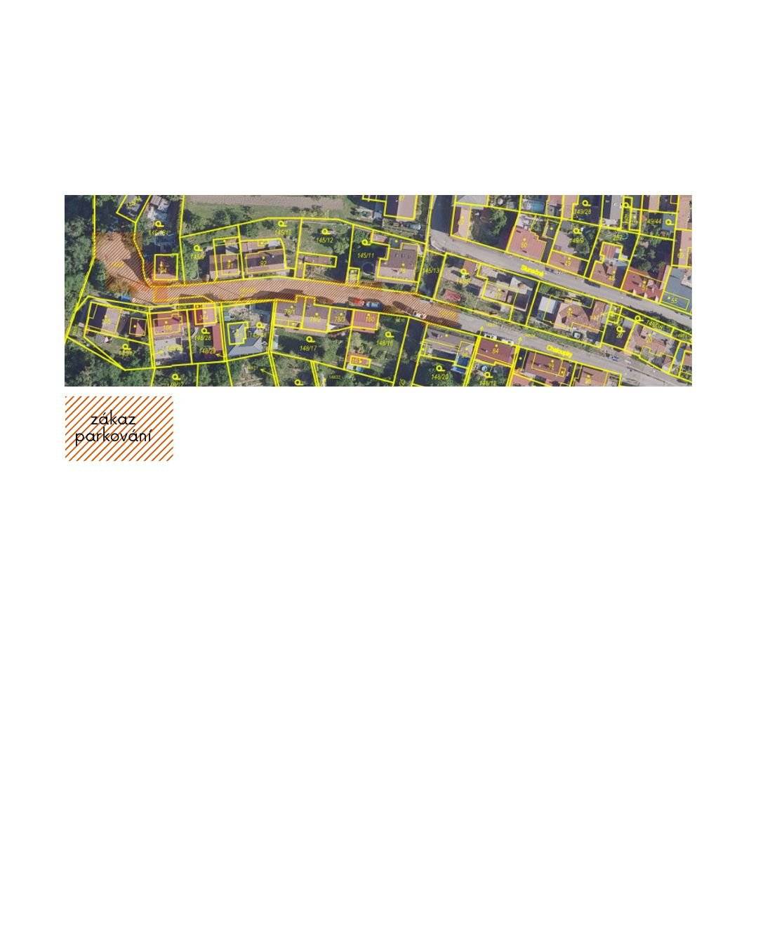 Milí spoluobčané,  žádáme Vás, abyste neparkovali v ulice Chaloupky(viz. foto) a to každé ÚTERÝ mezi 06:00 a 12:00 hodinou dopolední. ODŮVODNĚNÍ: Jak všichni víte, každé úterý probíhá v naší obci svoz komunálního odpadu. Již po několikáté musíme řešit stížnosti občanů na opakované nevyvežení popelnic. Vše vždy řešíme s firmou FCC a pokaždé se nám dostává stejné odpovědi. "Svoz nemohl proběhnout z důvodů nevhodného parkování. Popelářský vůz  potřebuje na projetí větší prostor než os. vůz. Aby nedošlo k poškození na Vašem majetku a na majetku firmy FCC, jsme nuceni přistoupit k tomuto opatření. Děkujeme všem za spolupráci. OÚ Větrušice