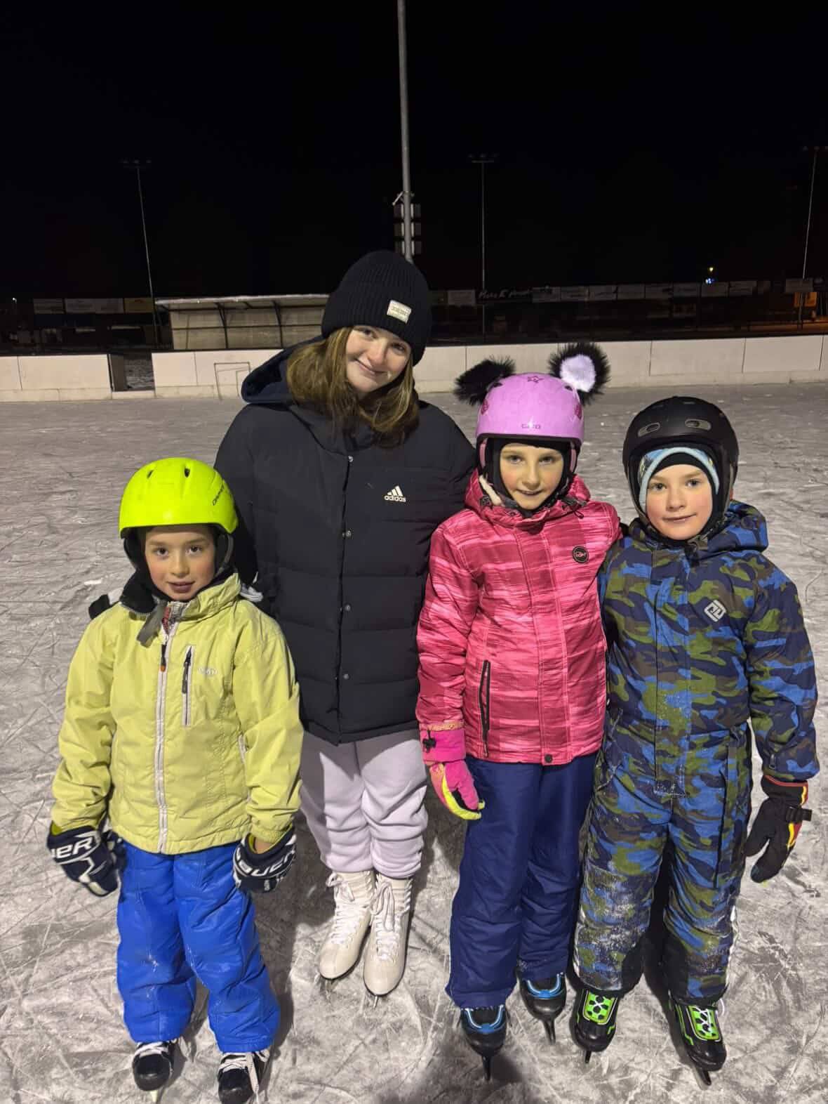 V lednu nás čekala oddílová víkendovka, na které někteří z nás zažili poprvé rozdělávání ohně na sněhu, zahráli si hry a závěrem byla společně ukuchtěná večeře pro rodiče. Pro starší družinu Muflonů byl připravený program o boji proti násilí na ženách. Povídali si o mýtech a realitě, problematice obviňování obětí a prohloubili tak znalosti o naší společnosti. Mufloni se nebáli, také vyrazit na svah a společně bobovali. Mladší družiny Hrošíků a Lupínků společně se svými vedoucími naopak nasadili brusle a aby toho nebylo málo zdokonalili se v umění šifer. Družina Hrošíků úspěšně vyluštila tajnou šifru od vedoucích. Za medvědy z Havlovic, Jan Balcar