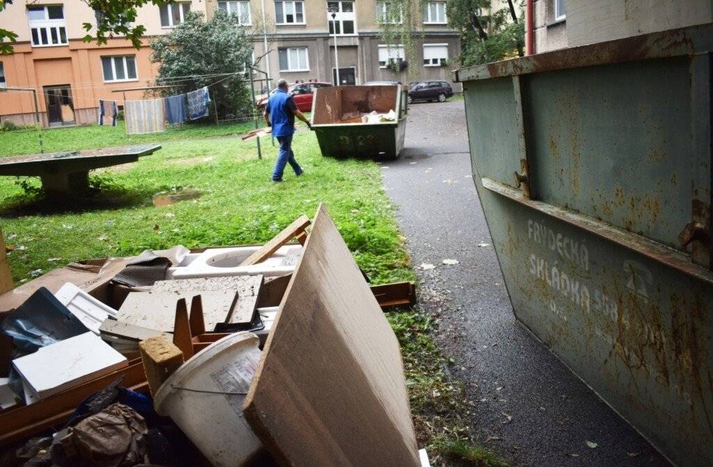 Odbor životního prostředí a zemědělství, který má v kompetenci nakládání s komunálním odpadem, připravil ve spolupráci se společností Frýdecká skládka, a.s., zajišťující svoz komunálního odpadu na území města, harmonogram svozu objemného odpadu v březnu 2026, a to formou přistavení velkoobjemových kontejnerů. Více informací na webu města:  SVOZ OBJEMNÉHO ODPADU V BŘEZNU 2026 | Frýdek-Místek