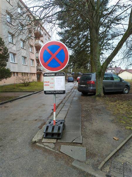 Ve dnech 18.–19. 2. 2026 proběhne na křižovatce ulic Požárnická a Cholosiova nezbytné kácení vybraných stromů, a to vždy od 8:00 hodin. Žádáme občany, aby v okolí označených stromů neparkovali svá vozidla; v případě nerespektování upozornění neručíme za případné škody způsobené při realizaci prací. Z důvodu kácení dojde k částečné uzavírce ulice Požárnická. Práce bude provádět Městská správa lesů. Prosíme všechny obyvatele i řidiče o zvýšenou opatrnost při pohybu v dané lokalitě.