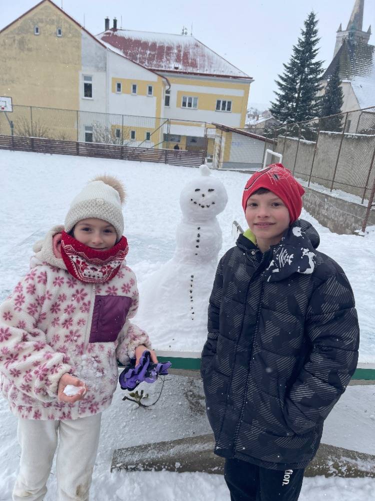 Co se sněhem, když koulování nebaví?