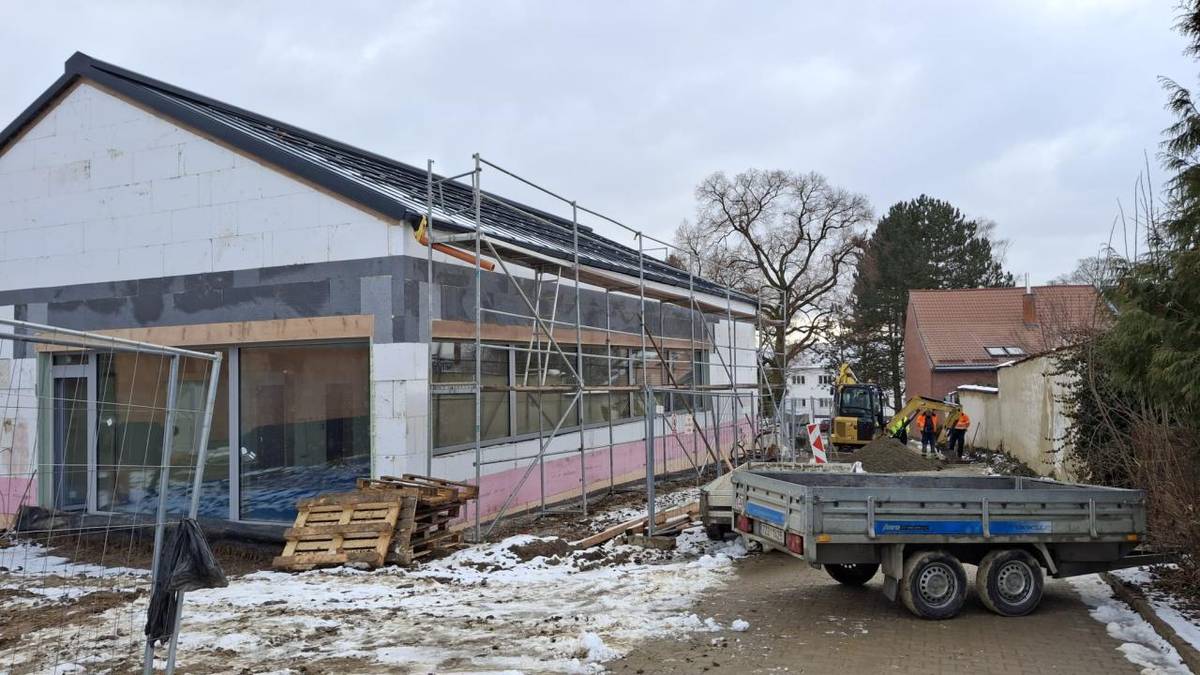 Dnešní stav nově budované budovy  Dětské skupiny ve Chvalkovicích na Hané. Pokračují i práce vevnitř.