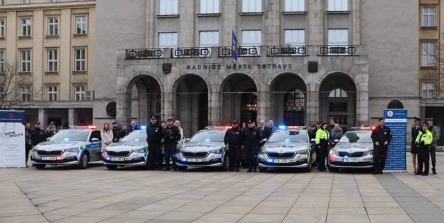 Každoročně je 22. únor dnem, kdy si připomínáme pomoc obětem trestných činů. Ve spolupráci s Probační a mediační službou, každým rokem v 12:00 hodin, připomínáme tuto událost minutou ticha. Majáky na policejních vozidlech, se ve stejnou chvíli rozblikají na každé služebně Policie České republiky.
