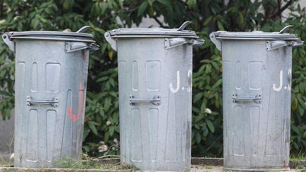 Oznamujeme občanům, že od pondělí 23. února budou na obecním úřadě vybírány poplatky za svoz komunálního odpadu a za psa. Poplatky můžete zaplatit v hotovosti v úřední dny to je v pondělí a ve středu od 7.00-12.00 a od 12.30-17.00h.
