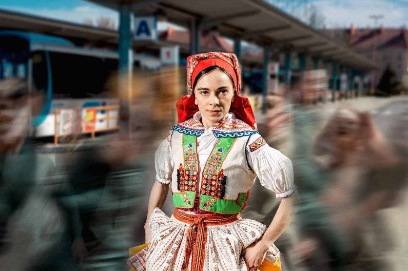 Senioři oznamují, že odjezd na představení Gazdina roba do Slováckého divadla v Hradišti bude v sobotu 21. února v 17:30 z obou autobusových zastávek.