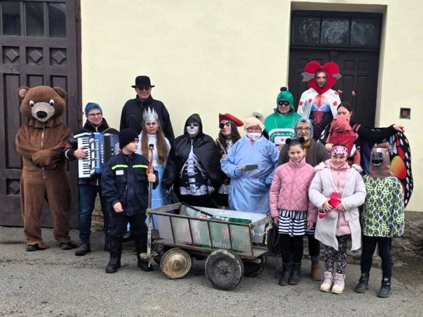 Účastníci masopustního průvodu děkují všem za přispění a pohoštění. Výtěžek činil 15.924,- Kč a bude použit na akci v překonání hasičského rekordu v dálkové dopravě vody "Vrátíme Svratku do pramene", které se zúčastní družstvo místních hasičů. Více info na www.oshzdarns.cz