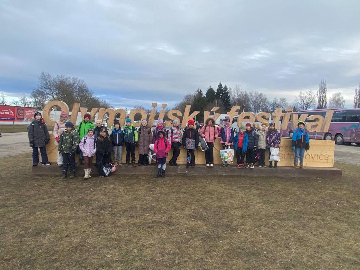 Dne 13. února se vypravila naše škola do Českých Budějovic, kde  v těchto  dnech v areálu Výstaviště České Budějovice probíhá „Olympijský festival  Milano Cortina“.