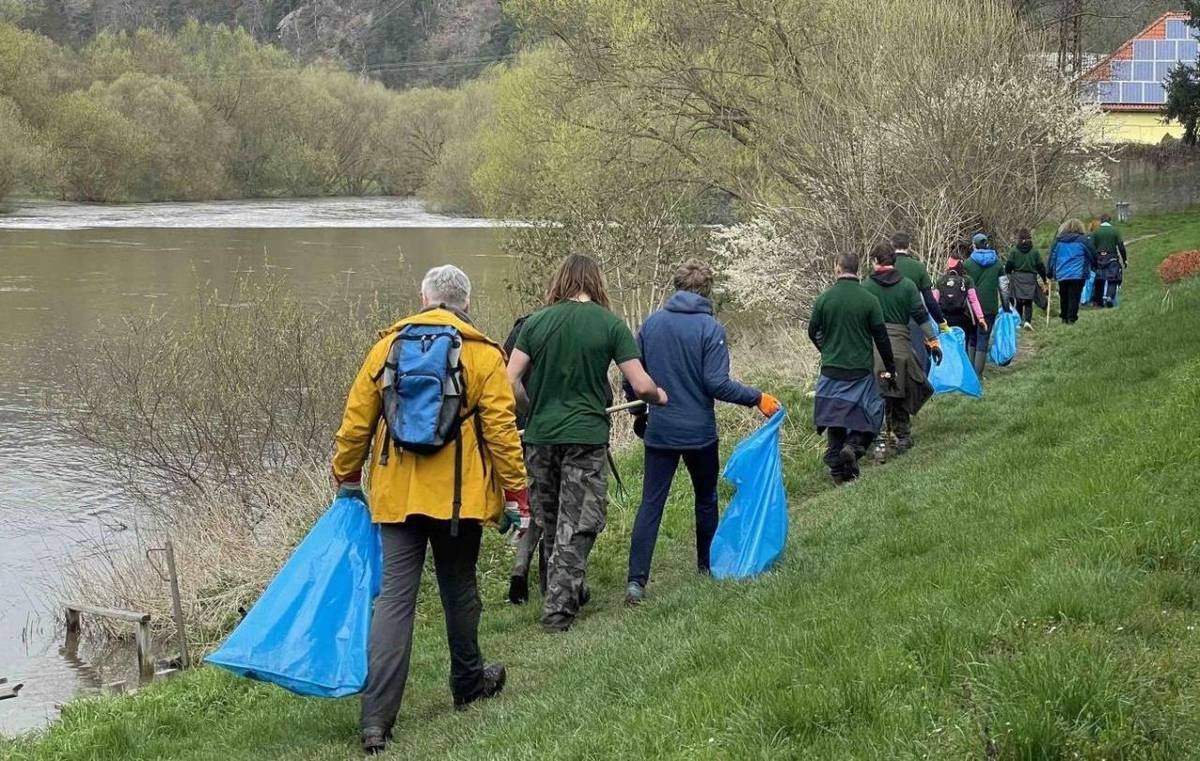 Čistá řeka Sázava je projekt zaměřený na úklid okolí této malebné řeky. Akce se koná od 10. do 12. dubna 2026 a každý se může zapojit jako dobrovolník, poskytnout materiální pomoc nebo přispět na sbírkový účet.