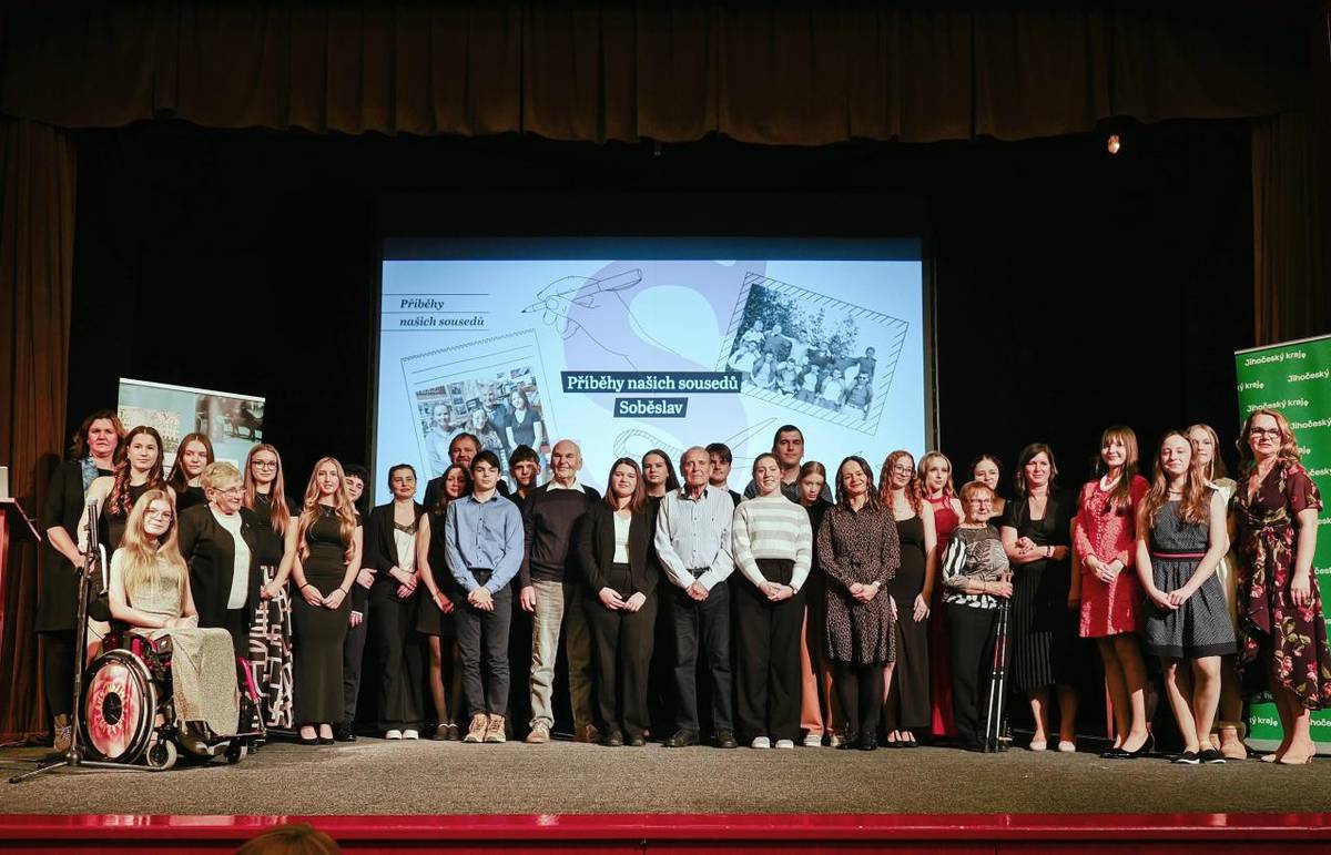 Ve středu v podvečer hostil Kulturní dům města Soběslavi veřejnou prezentaci projektu Příběhy našich sousedů, na kterém spolupracovaly soběslavské školy, město Soběslav, Jihočeský kraj a především nezisková organizace Post Bellum (Paměť národa), který tento projekt vymyslela.