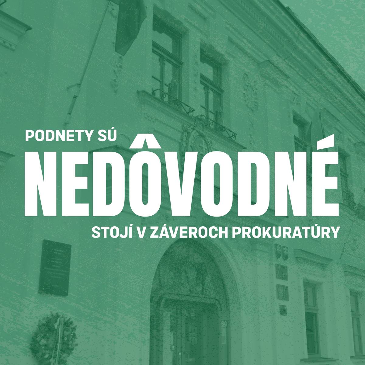 Okresná prokuratúra Skalica doručila Mestu Skalica rozhodnutie o ďalších dvoch podnetoch smerujúcim voči orgánom mesta Skalica, v danom prípade voči primátorke. Podávateľ podnetov podal podnet na Generálnu prokuratúru SR, ktorá postúpila podnety príslušnej okresnej prokuratúre na rozhodnutie v danej veci. V oboch prípadoch bol podnet odložený ako nedôvodný. Prvý podnet sa týkal preskúmania zákonnosti postupu primátorky mesta Skalica pri prerušení zasadnutia mestského zastupiteľstva dňa 30. októbra 2025. Podávateľ poukazoval na to, že zasadnutie mestského zastupiteľstva, na ktorom sa mala prerokovať petícia občanov mesta Skalica, bolo prerušené v rozpore so zákonom a podávateľ namietal, že primátorka nemá zákonné oprávnenie jednostranne prerušiť zasadnutie zastupiteľstva bez toho, aby o tom zastupiteľstvo hlasovalo. ✅ Výsledok - podnet bol ako NEDÔVODNÝ ODLOŽENÝ bez prijatia prokurátorských opatrení. Prokurátorka vo svojom vyjadrení mimo iné uviedla: "S poukazom na uvedený zistený skutkový stav je nutné konštatovať, že v opísanom postupe rokovania mestského zastupiteľstva som nevzhliadla žiadne vady, ktoré by zakladali čo i len podozrenie z porušenia ustanovení zákona č. 369/1990 Zb. o obecnom zriadení, upravujúcich pravidlá rokovania mestského zastupiteľstva, či iných všeobecne záväzných právnych predpisov, ktoré by mali viesť k nezákonnosti správnych aktov, prijatých na rokovaní Mestského zastupiteľstva mesta Skalica, konaného dňa 30.10.2025, či postupu pri ich prijímaní." Druhý podnet sa týkal preskúmania zákonnosti postupu Mestského zastupiteľstva mesta Skalica zo dňa 10. novembra 2025, kde malo podľa podávateľa prísť k procedurálnym nezrovnalostiam. Podávateľ podnetu poukázal na to, že primátorka mesta na tomto zasadnutí udelila slovo svojej zástupkyni ešte predtým, ako bol materiál určený na rokovanie riadne uvedený a predstavený predkladateľom. ✅ Výsledok - podnet bol ako NEDÔVODNÝ ODLOŽENÝ bez prijatia prokurátorských opatrení. Prokurátorka vo svojom vyjadrení mimo iné uviedla: "S poukazom na uvedený zistený skutkový stav súčasne konštatujem, že v opísanom postupe rokovania mestského zastupiteľstva som nevzhliadla žiadne vady, ktoré by zakladali čo i len podozrenie z porušenia ustanovení zákona č. 369/1990 Zb. o obecnom zriadení, upravujúcich pravidlá rokovania mestského zastupiteľstva, či iných všeobecne záväzných právnych predpisov, ktoré by mali viesť k nezákonnosti správnych aktov, prijatých na rokovaní Mestského zastupiteľstva mesta Skalica, konaného dňa 10.11.2025, či postupu pri ich prijímaní." Tak ako pri predošlých dvoch podania výsledky preverovania opäť potvrdili správnosť konania mesta. Tento záver vnímame ako potvrdenie transparentného a zodpovedného prístupu našej samosprávy. Celé znenie predmetných dokumentov nájdete na odkaze: https://www.skalica.sk/aktuality/zaver-prokuratury-postup-mesta-bol-zakonny-4963sk.html