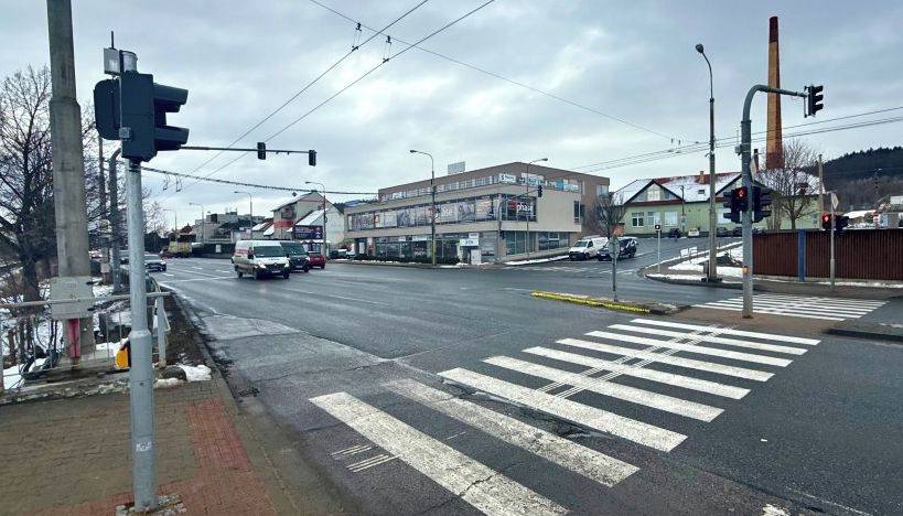 Zlín - Statutární město Zlín pokračuje v modernizaci světelných signalizačních zařízení v rámci projektu Inovace v rozvoji řízení dopravy s využitím prvků C2X ve statutárním městě Zlíně.