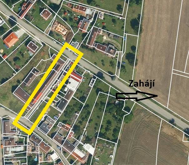 Obecní úřad na základě žádosti občanů připravuje změnu dopravního značení v obci a to v první ulici vlevo po příjezdu do Mydlovarar. Ulice by měla být označena jesnosměrnou značkou z jedné strany a z druhé strany zákazem vjezdu. Směr průjezdu vyplyně, až ze zpracované projektové dokumentace. Občané, kteří mají připomínku či námitku, můžou přijít na obecní úřad v úředních hodinách do 6. 3. 2026. Děkujeme