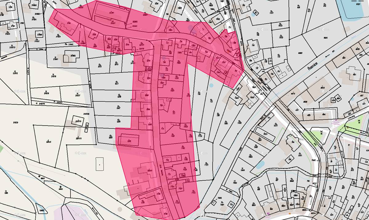 V pondělí 23. 2. 2026 dojde z důvodu nutných oprav vodovodního řadu k přerušení dodávky pitné vody ve městě Frýdlant. 📍 Omezení se bude týkat:   ulice Jiráskova (od křižovatky s ul. Palackého po křižovatku s ul. Kodešova)   ulice Raisova (dle vyznačeného polygonu)   ⏰ Předpokládaný čas přerušení: 08:00 – 14:00 hod. Dodávka bude obnovena ihned po dokončení opravy. 📩 Dotčeným odběratelům byla zaslána informační SMS zpráva. Po provedení opravy bude společností Frýdlantská vodárenská společnost, a.s. provedeno odkalení vodovodních řadů v dané oblasti. 👉 Doporučujeme po obnovení dodávky odpustit vodu z vnitřních rozvodů a přípojky. Omlouváme se za případné komplikace a děkujeme za pochopení.       Frýdlantská vodárenská společnost, a.s.