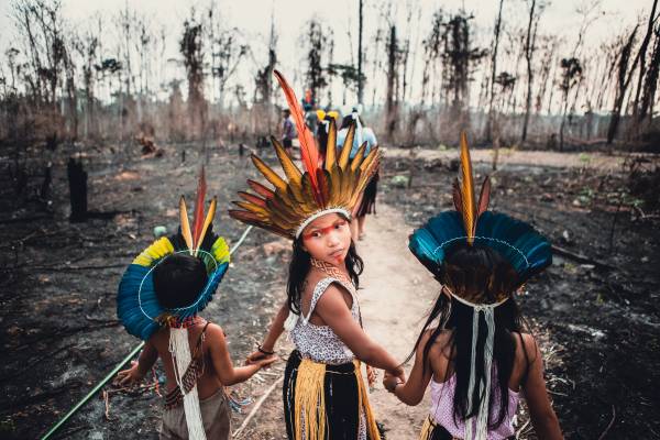 24.02.26 18.00  David Těšínský je český nezávislý fotograf, který se zaměřuje na dokumentování subkultur, kontroverzních životních stylů a sociálních témat po celém světě. Svoji tvorbu vnímá jako nástroj k boření stereotypů a otevírání nových pohledů na opomíjené osudy lidí. Fotí příběhy lidí, speciální lifestyly, kontroverzní a mimořádný osudy a témata. Fotografii vnímá jako...