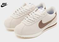 NIKE W CORTEZ SUEDE, 1 890 Kč