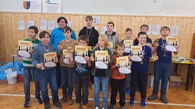 V sobotu 21. února 2026 se v budově ZŠ a MŠ Kollárova uskutečnil předposlední díl seriálu Grand Prix mládeže Šachového svazu Olomouckého kraje, který je zároveň krajským přeborem v rapid šachu v kategoriích do 10, 12, 14 a 18 let. Pořadatelem turnaje byl Oddíl šachů SK Prostějov a do města zavítalo přesně 100 mladých šachistů z širokého okolí v doprovodu rodičů a trenérů.                               Číst dál...