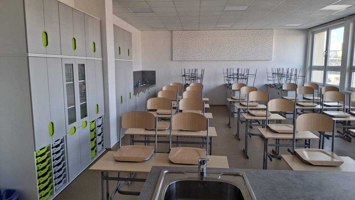 Většinu nákladů na rekonstrukci pokryla z 80 % dotace z Ministerstva školství, mládeže a tělovýchovy ČR.