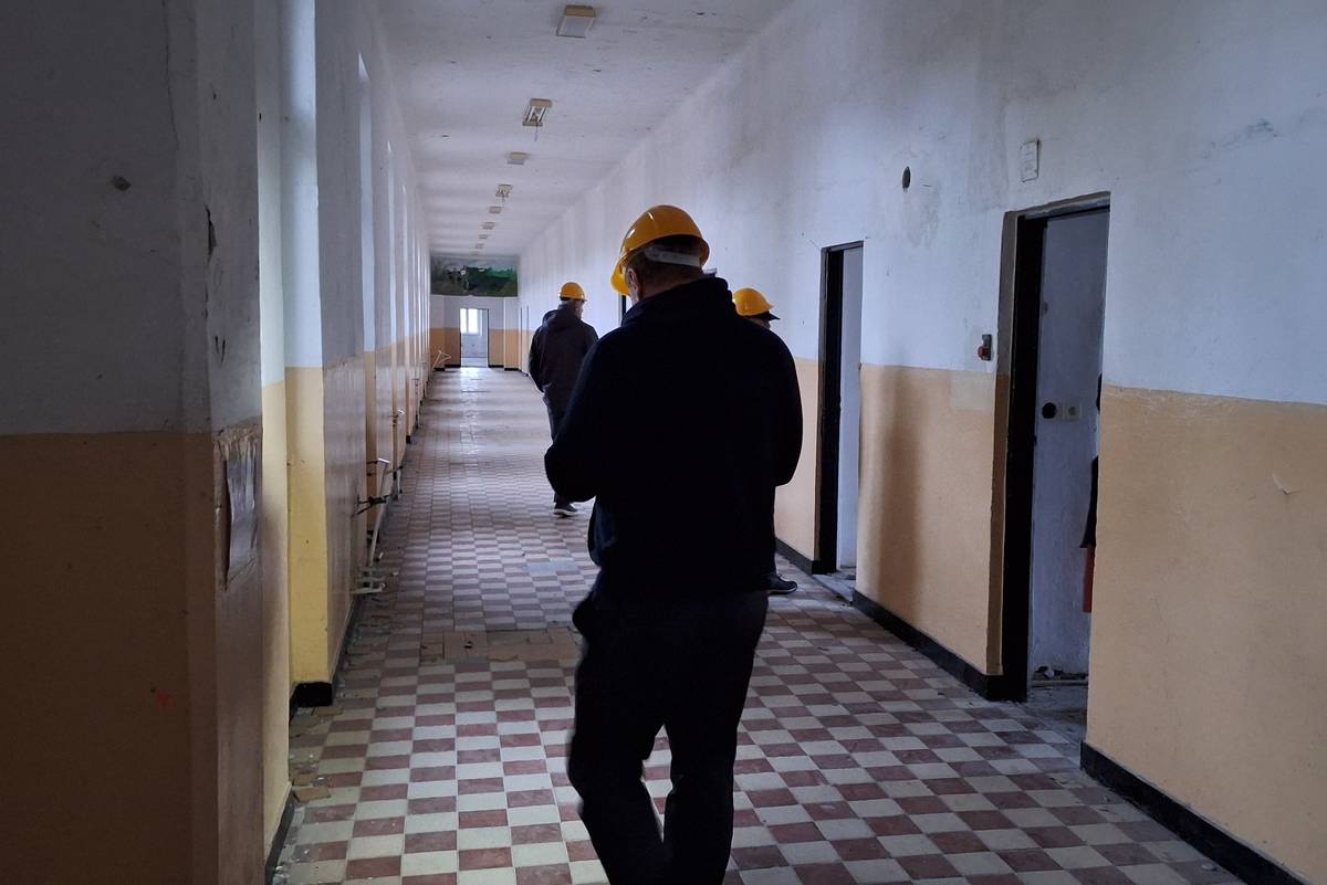 Komentované prohlídky hlavní budovy bývalých Táborských kasáren před zahájením demolice jsou již plně obsazeny. Vzhledem k velkému zájmu veřejnosti jsme původně plánovaný termín rozšířili o další dva časy, celkem tedy provedeme tři skupiny účastníků. I přes toto navýšení je kapacita nyní zcela naplněna a další zájemce již bohužel nemůžeme přijímat.