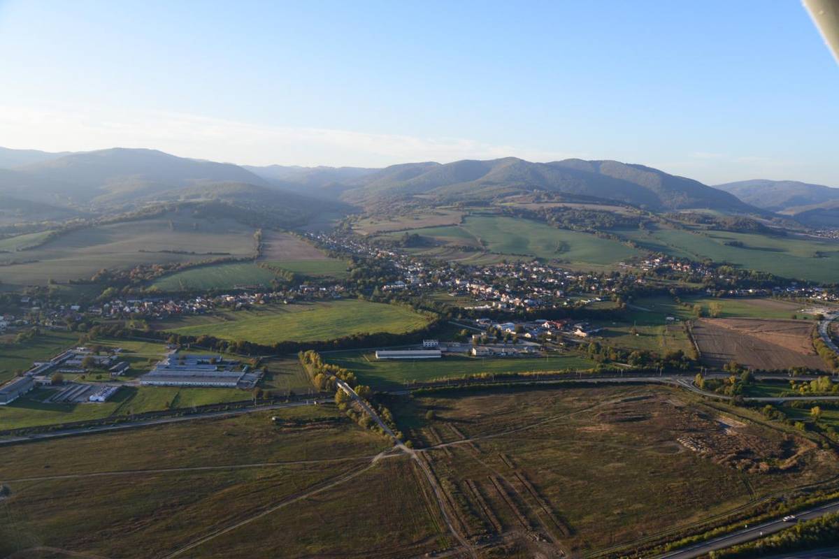 Výbor Urbárskej obce Velčice pozemkové spoločenstvo pozýva na rokovanie valného zhromaždenia členov, ktoré sa uskutoční v nedeľu 29. marca 2026 o 14.00 hod. v Dome kultúry Chocholná-Velčice.