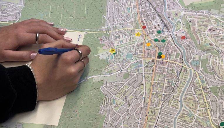 Zlín - Jak se mladí lidé cítí ve veřejném prostoru města Zlína? Která místa mají rádi a kterým se naopak vyhýbají? Statutární město Zlín spustilo v pondělí 23. února nový participativní projekt pocitové mapy zaměřený na mladou generaci.