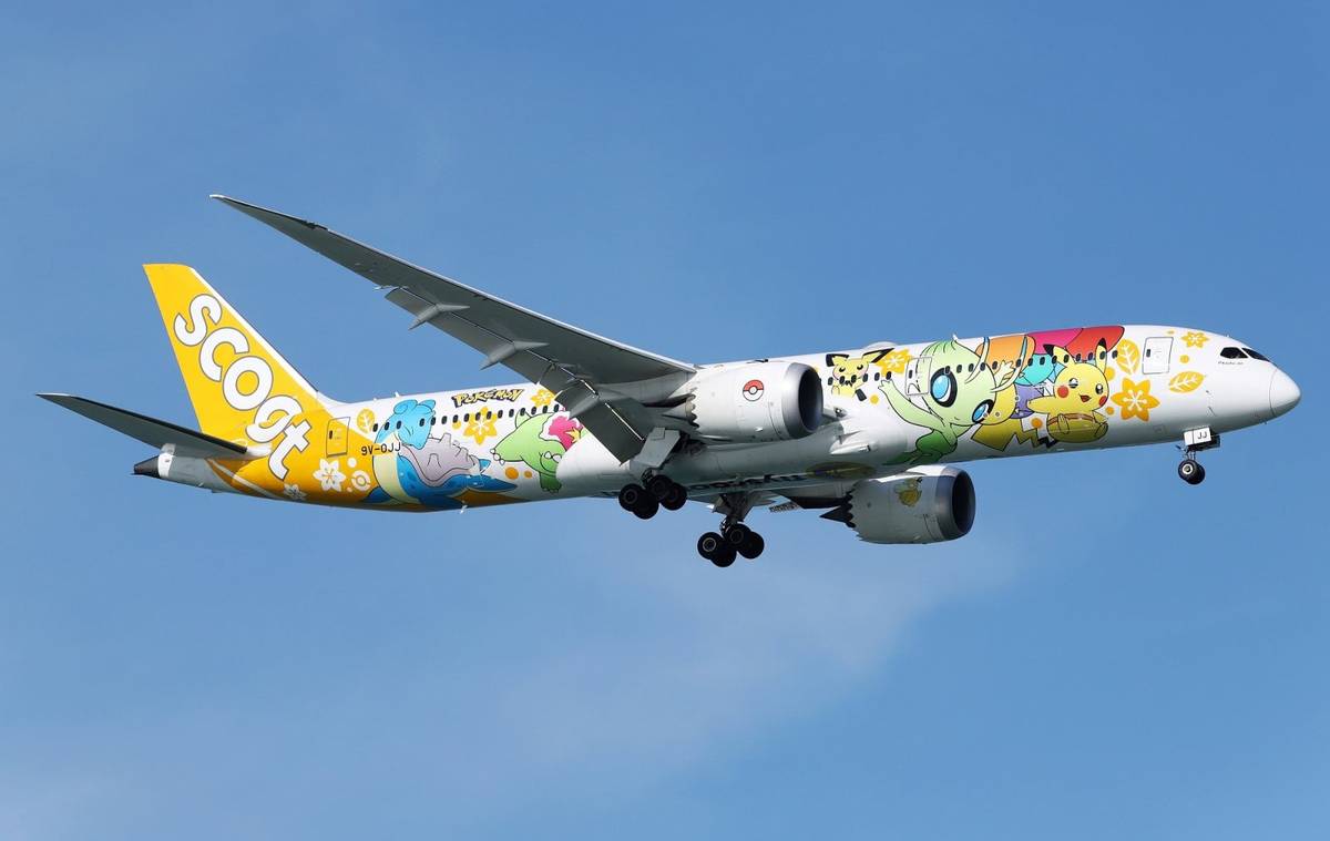 Letadlo společnosti Scoot s polepem Pokémonů