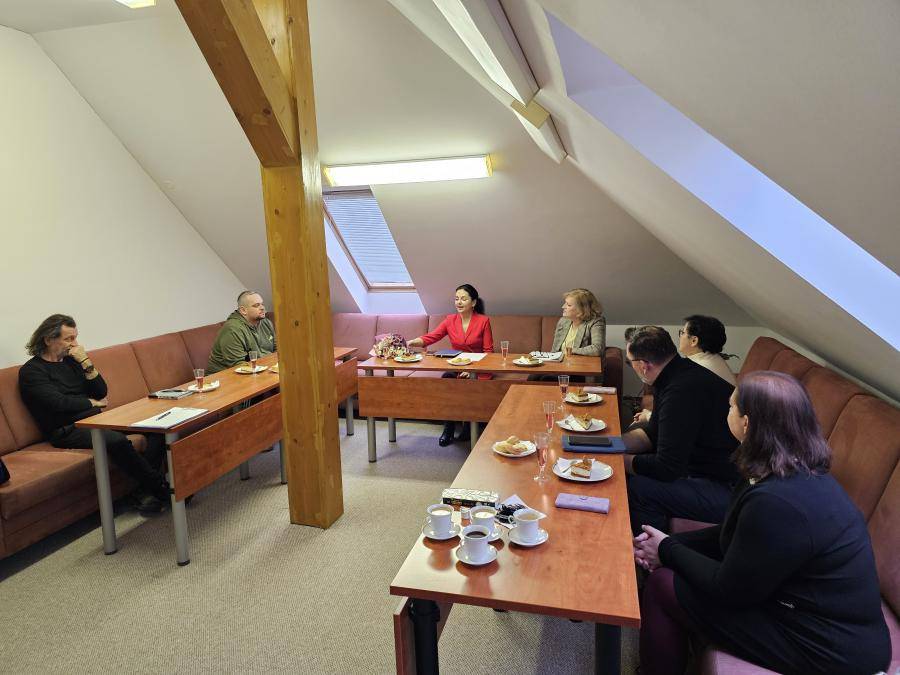 Obecná školská rada ukončila svoju činnosť v dôsledku zmeny zákona o školskej správe. Jej členovia sa naposledy stretli 11. februára 2026. Počas svojh...