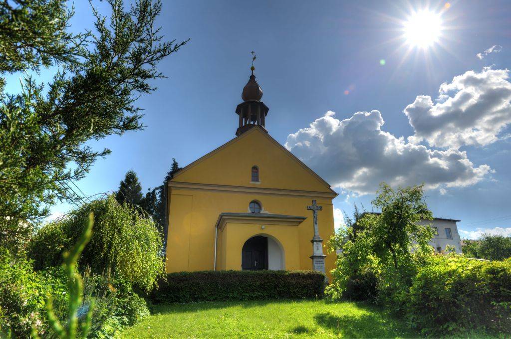 Každou neděli se uskuteční v místní kapli od 14.00 hod. křížová cesta.
