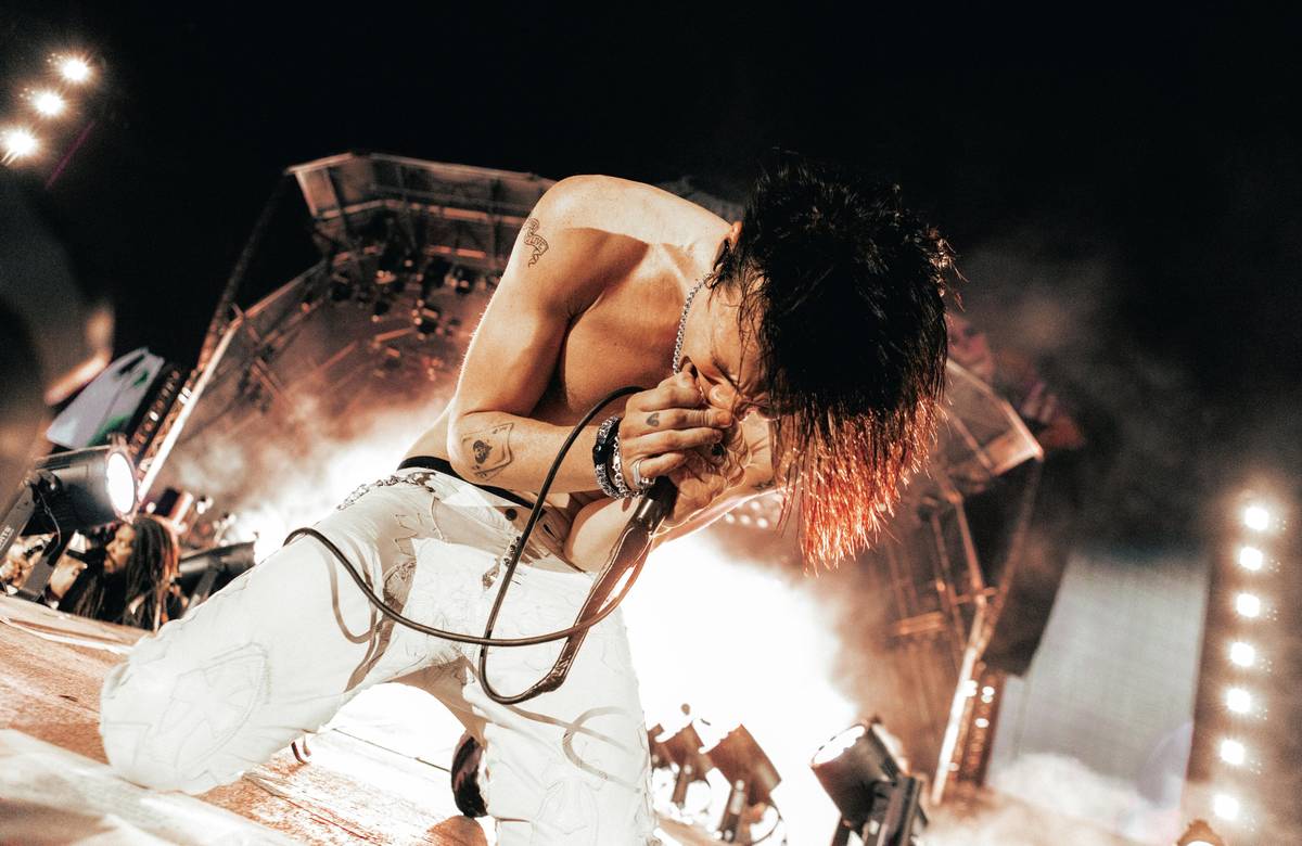 📍 Multižánrový a cenově dostupný hudební festival Bludfest míří do Hradce Králové! Akce britského hudebníka Yungbluda se uskuteční 27. června 2026 v Parku 360 📍 Letošní ročník bude zcela výjimečný. Bludfest se vůbec poprvé přesune mimo Velkou Británii a jediným letošním místem konání bude právě Hradec Králové. 📍 Jako hlavní hvězda se představí samotný Yungblud, po jehož boku vystoupí skotští rockeři a miláčci českého publika Biffy Clyro, psychedelické legendy Primal Scream a rozmanitý lineup doplní mnoho dalších, mezi kterými nebude chybět například česká zpěvačka Pam Rabbit. 🎫 Předprodej vstupenek startuje 26. února v 10.00 (registrace k předprodeji pouze na webu) ▶️ http://www.bludfest.com 🎫 Veřejný prodej vstupenek pak 27. února v 11.00 ▶️ http://www.bludfest.com