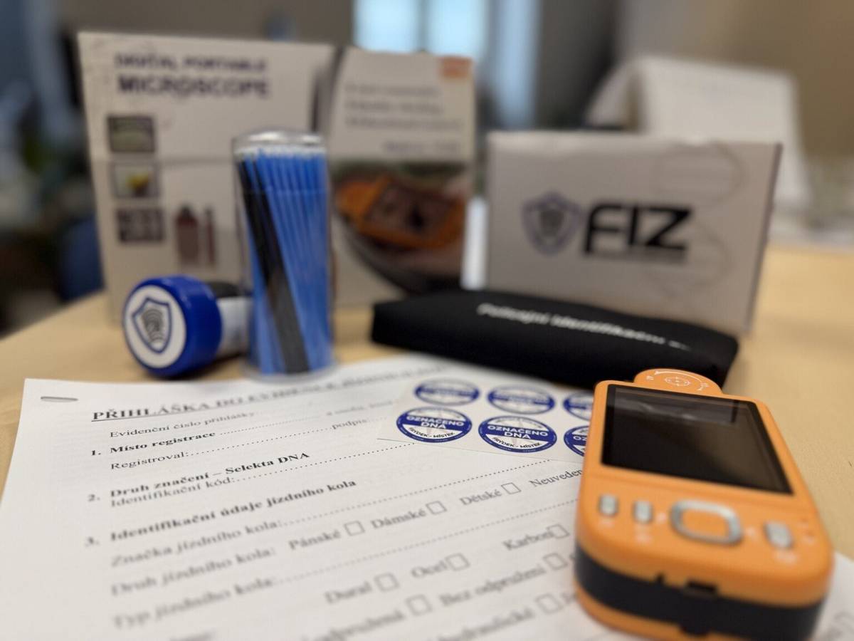 Město Frýdek-Místek i letos nabídne svým občanům možnost snížit pravděpodobnost krádeže a ztráty jízdních kol, koloběžek, invalidních vozíků a cyklovozíků pomocí forenzní syntetické DNA. Strážníci městské policie značení zahájí v dubnu. Více čtěte na webu města: MĚSTO OPĚT NABÍZÍ OCHRANU PŘED ZLODĚJI, STRÁŽNÍCI NA JAŘE ZAHÁJÍ ZNAČENÍ KOL SYNTETICKOU DNA | Frýdek-Místek